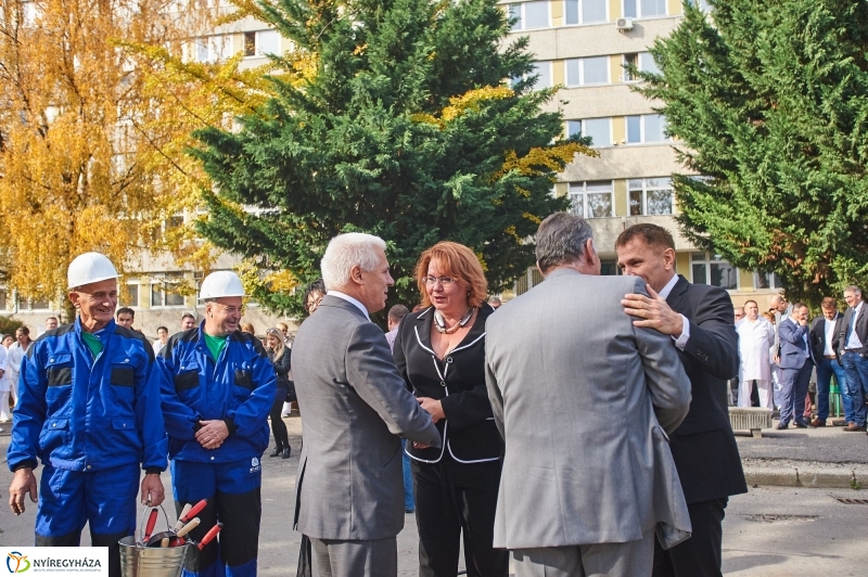 Parkolóház alapkőletétele a kórházban - fotó Szarka Lajos