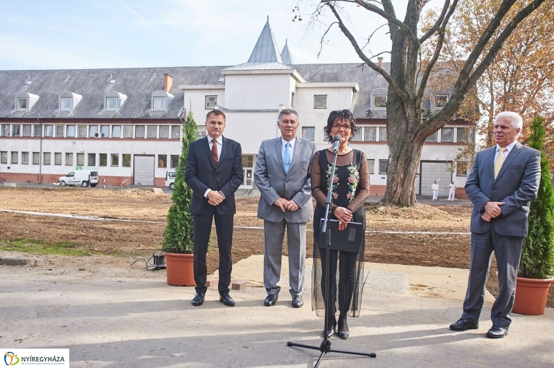 Parkolóház alapkőletétele a kórházban - fotó Szarka Lajos