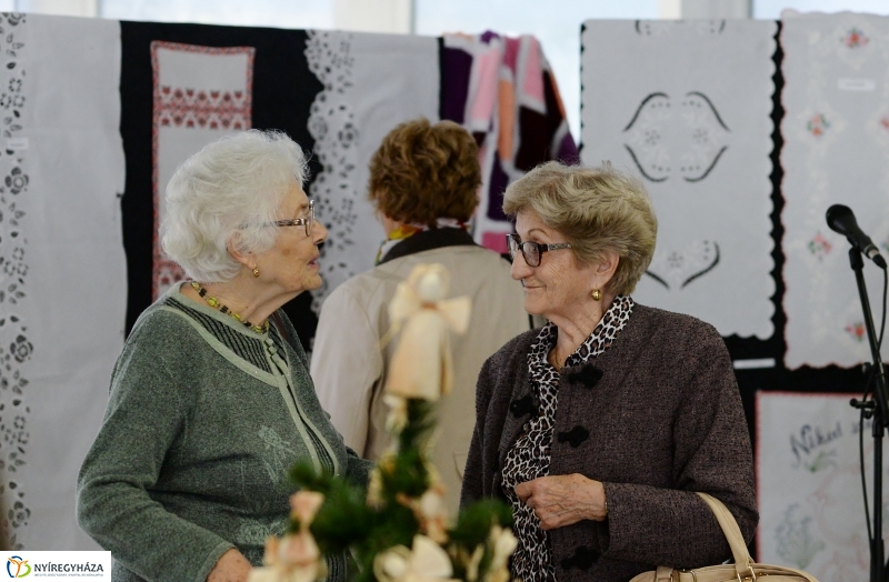 Szépkorúak kézimunka kiállítása a VMKK-ban