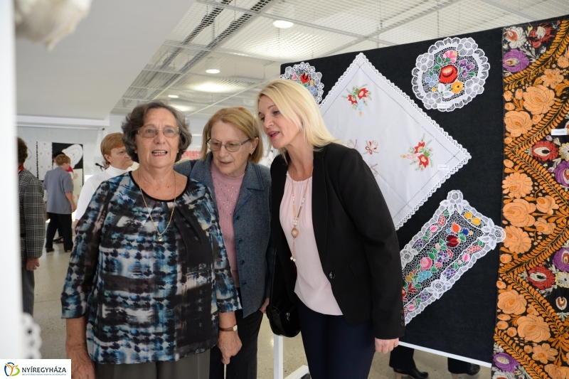 Szépkorúak kézimunka kiállítása a VMKK-ban