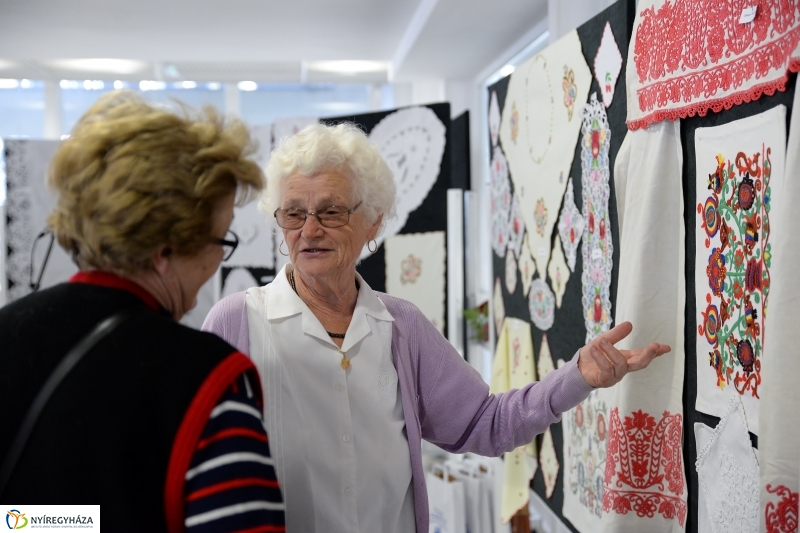 Szépkorúak kézimunka kiállítása a VMKK-ban