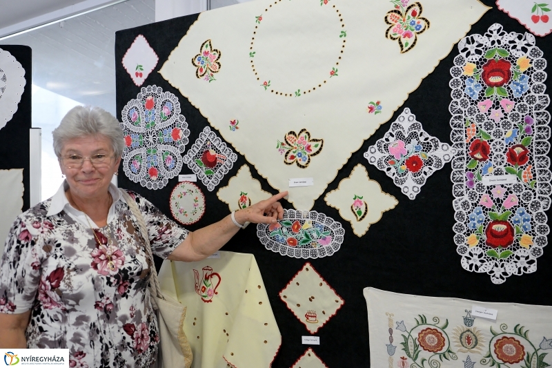 Szépkorúak kézimunka kiállítása a VMKK-ban