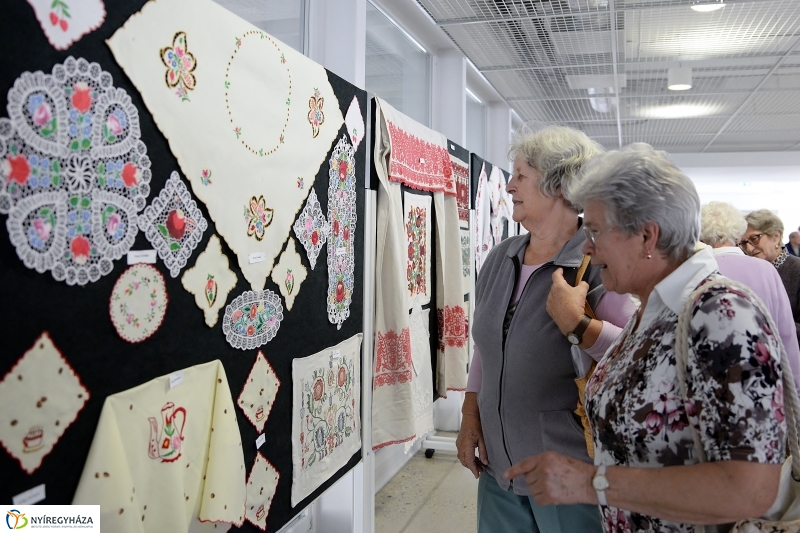 Szépkorúak kézimunka kiállítása a VMKK-ban