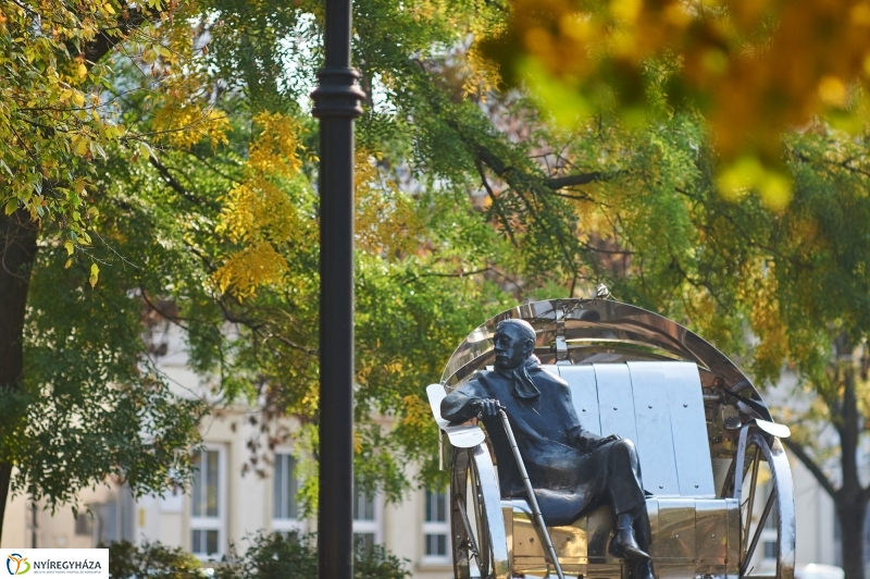 Emlékezés Krúdy Gyula szobránál - fotó Szarka Lajos