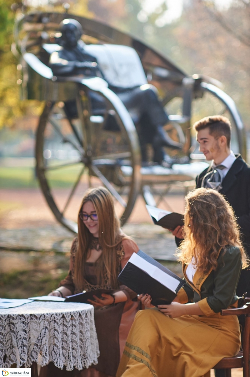 Emlékezés Krúdy Gyula szobránál - fotó Szarka Lajos