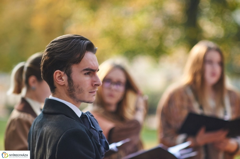 Emlékezés Krúdy Gyula szobránál - fotó Szarka Lajos