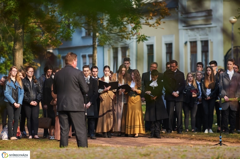 Emlékezés Krúdy Gyula szobránál - fotó Szarka Lajos
