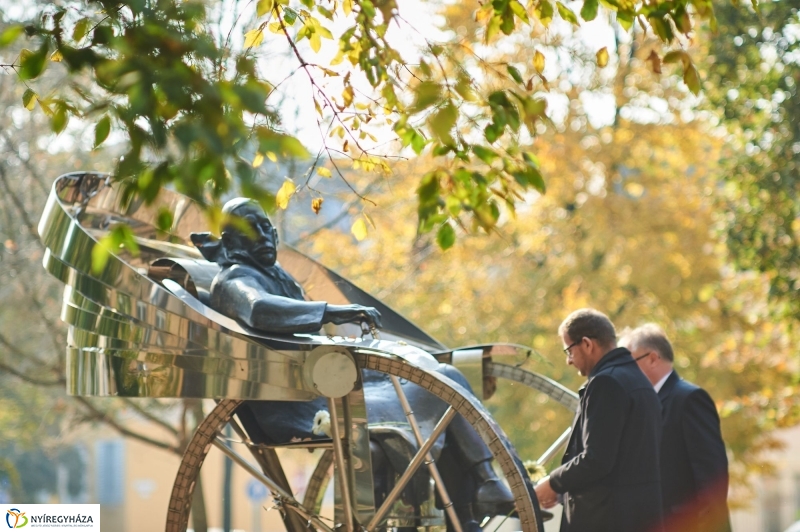 Emlékezés Krúdy Gyula szobránál - fotó Szarka Lajos