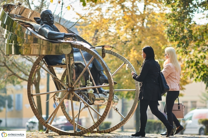 Emlékezés Krúdy Gyula szobránál - fotó Szarka Lajos
