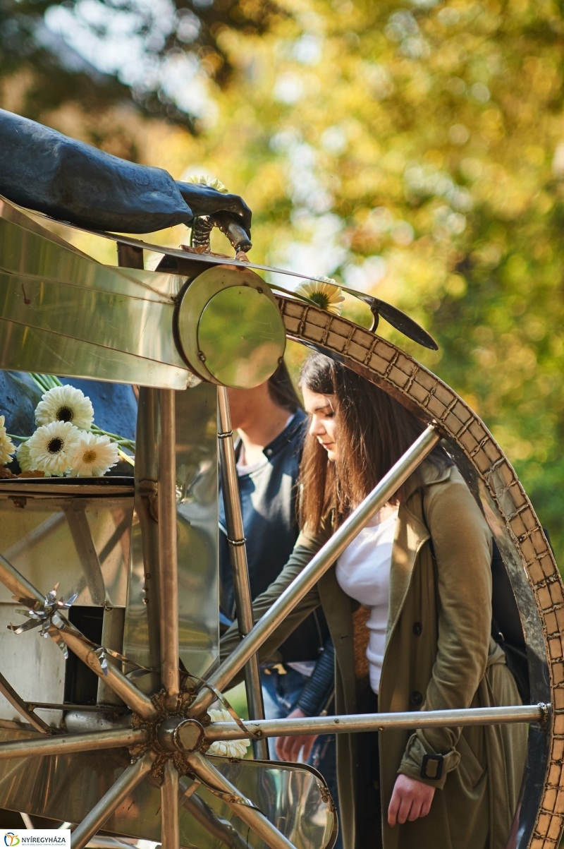Emlékezés Krúdy Gyula szobránál - fotó Szarka Lajos