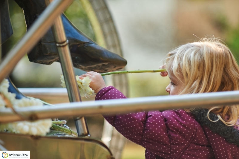 Emlékezés Krúdy Gyula szobránál - fotó Szarka Lajos