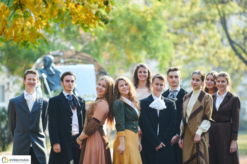 Emlékezés Krúdy Gyula szobránál - fotó Szarka Lajos