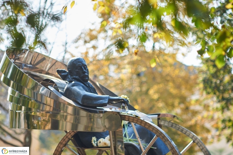 Emlékezés Krúdy Gyula szobránál - fotó Szarka Lajos