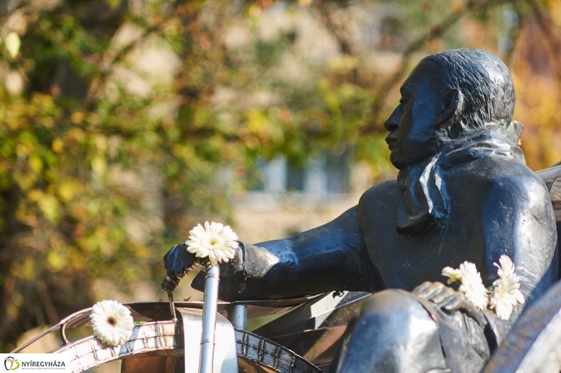 Emlékezés Krúdy Gyula szobránál - fotó Szarka Lajos