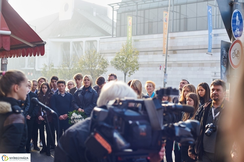 Megemlékező koszorúzások - fotó Szarka Lajos