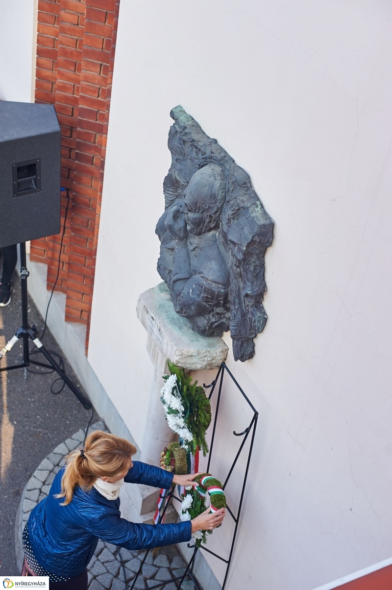 Megemlékező koszorúzások - fotó Szarka Lajos