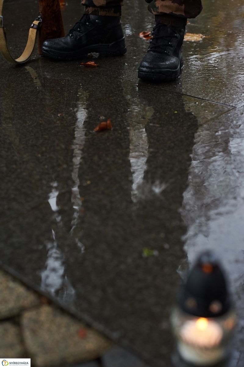 Emlékező koszorúzás 1956-ra - fotó Szarka Lajos
