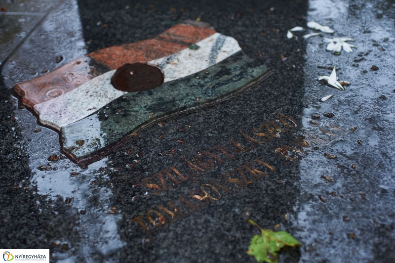 Emlékező koszorúzás 1956-ra - fotó Szarka Lajos