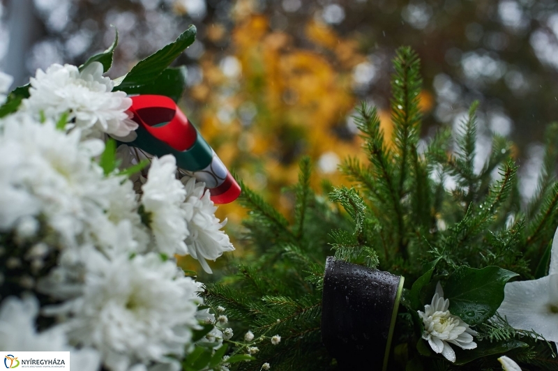 Emlékező koszorúzás 1956-ra - fotó Szarka Lajos