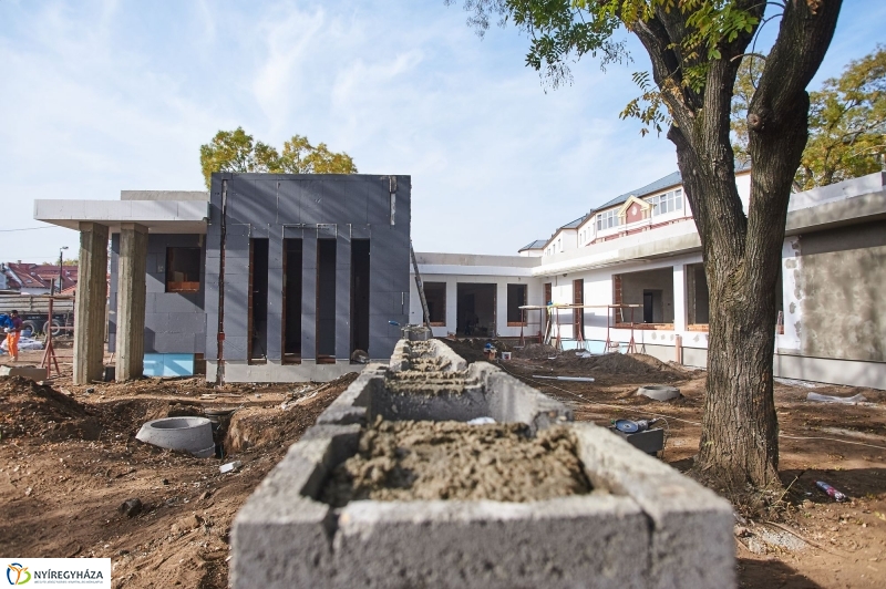 Épül a kórházi óvoda - fotó Szarka Lajos