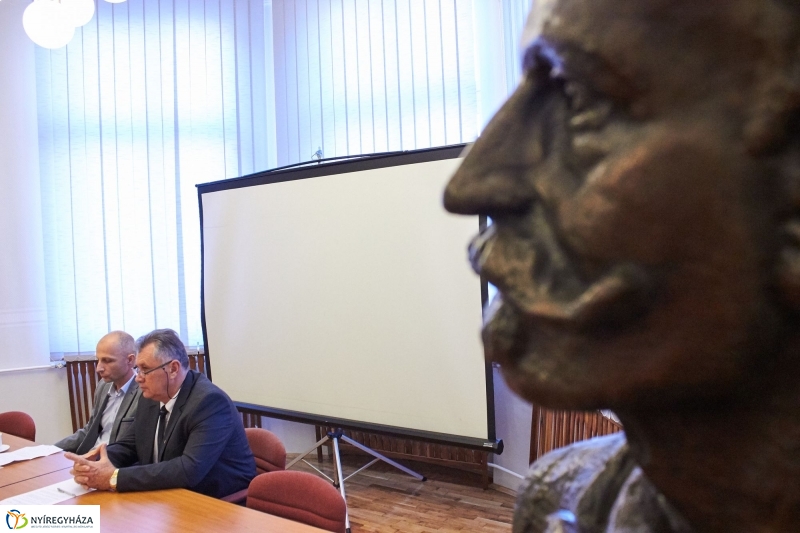 Új műtőasztal és röntgen a kórházban - fotó Szarka Lajos