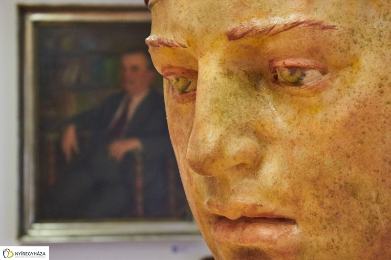 Szobor adomány a múzeumnak - fotó Szarka Lajos