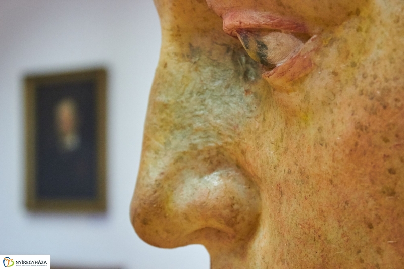 Szobor adomány a múzeumnak - fotó Szarka Lajos