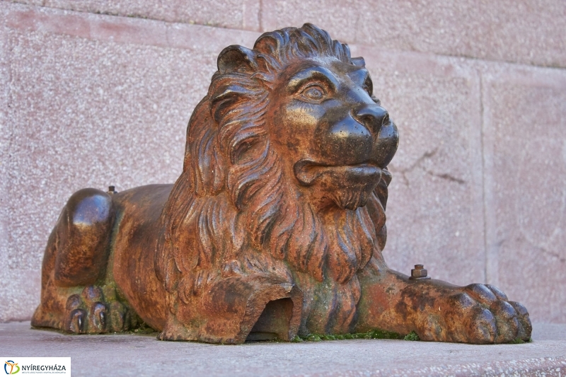 Szobor adomány a múzeumnak - fotó Szarka Lajos