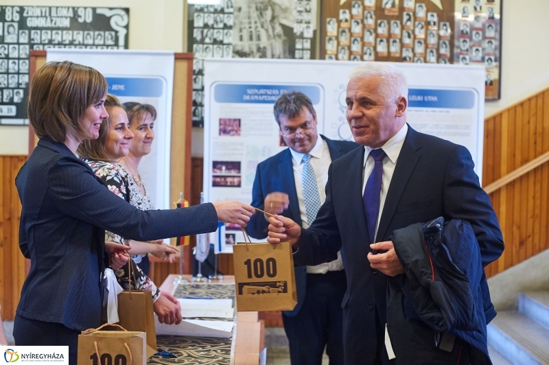 Ünnepség a Zrínyi gimiben - fotó Szarka Lajos