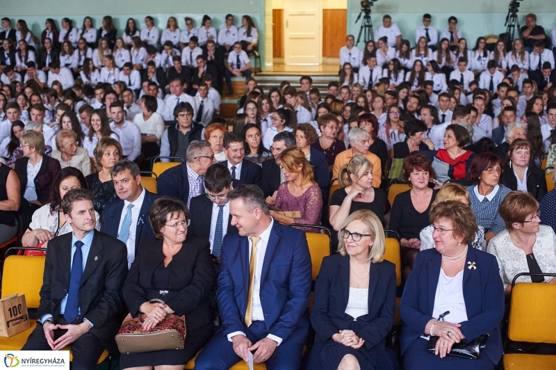 Ünnepség a Zrínyi gimiben - fotó Szarka Lajos