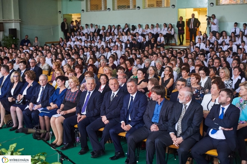 Ünnepség a Zrínyi gimiben - fotó Szarka Lajos