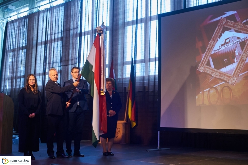 Ünnepség a Zrínyi gimiben - fotó Szarka Lajos