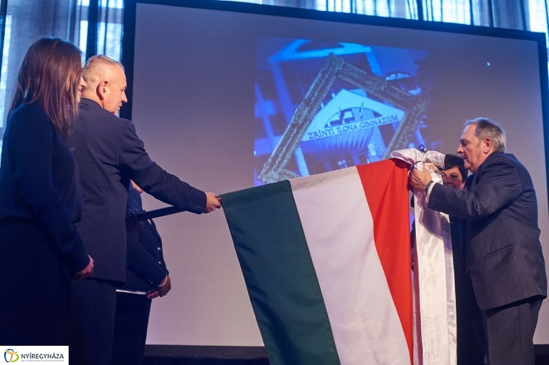 Ünnepség a Zrínyi gimiben - fotó Szarka Lajos