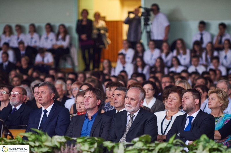 Ünnepség a Zrínyi gimiben - fotó Szarka Lajos