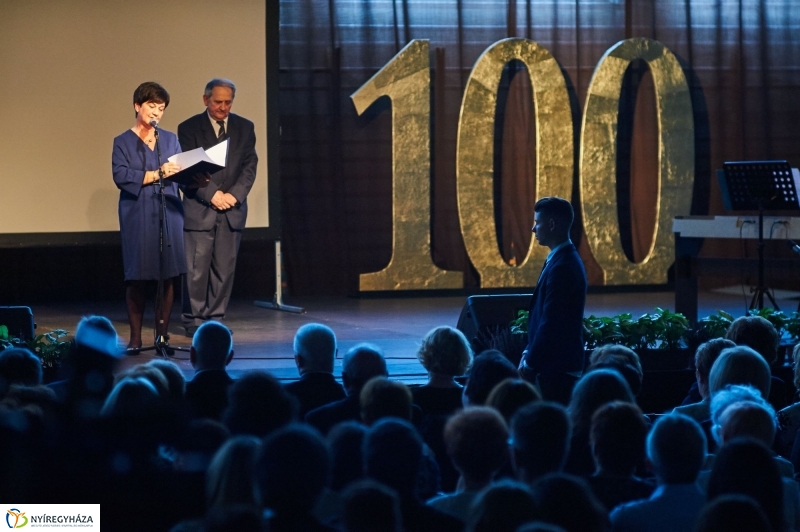 Ünnepség a Zrínyi gimiben - fotó Szarka Lajos