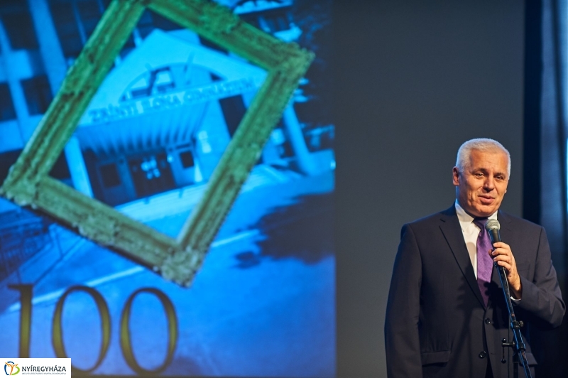 Ünnepség a Zrínyi gimiben - fotó Szarka Lajos