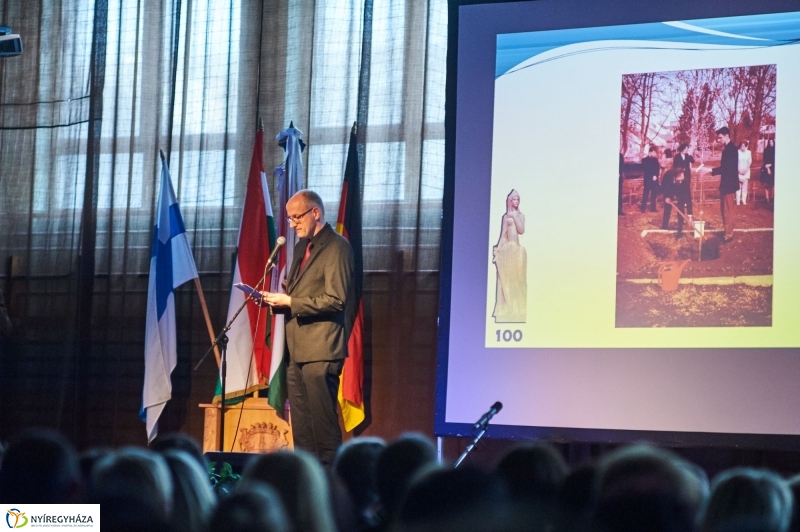 Ünnepség a Zrínyi gimiben - fotó Szarka Lajos