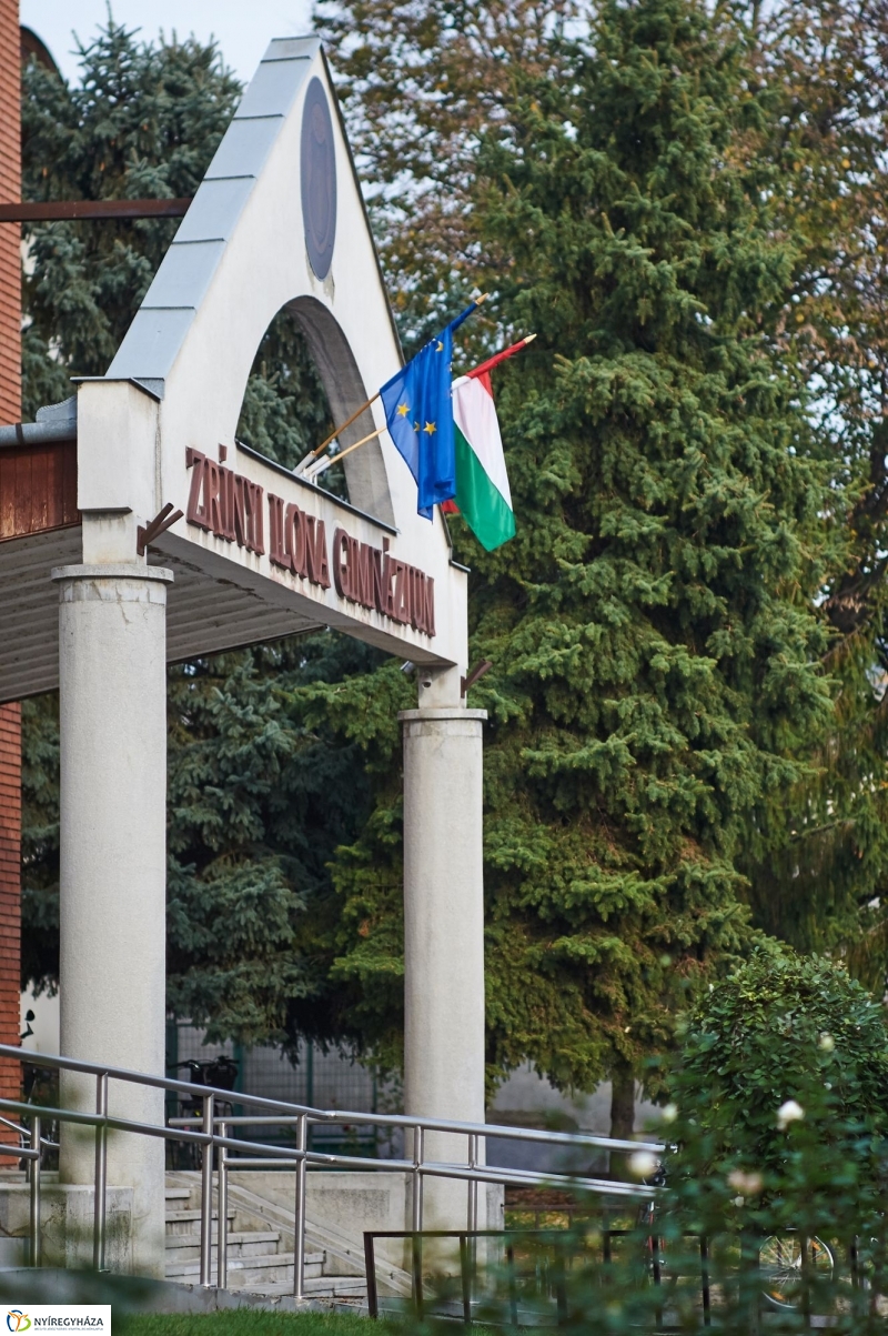 Ünnepség a Zrínyi gimiben - fotó Szarka Lajos