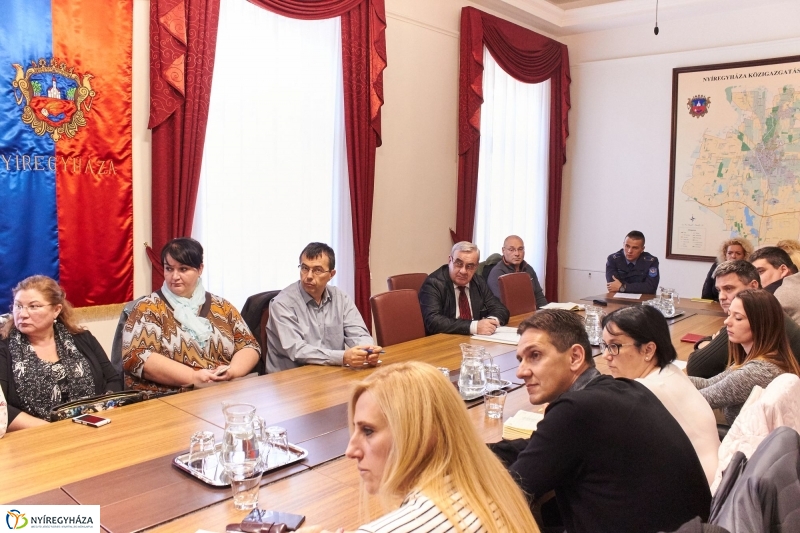 Krízis megbeszélés a Városházán - fotó Szarka Lajos