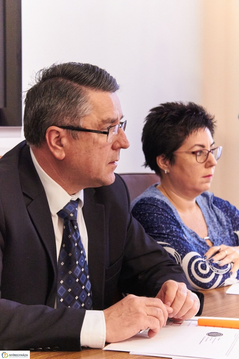Krízis megbeszélés a Városházán - fotó Szarka Lajos