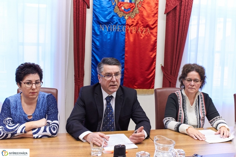 Krízis megbeszélés a Városházán - fotó Szarka Lajos