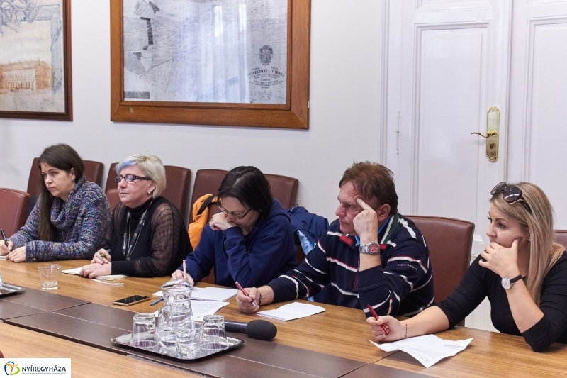 Krízis megbeszélés a Városházán - fotó Szarka Lajos