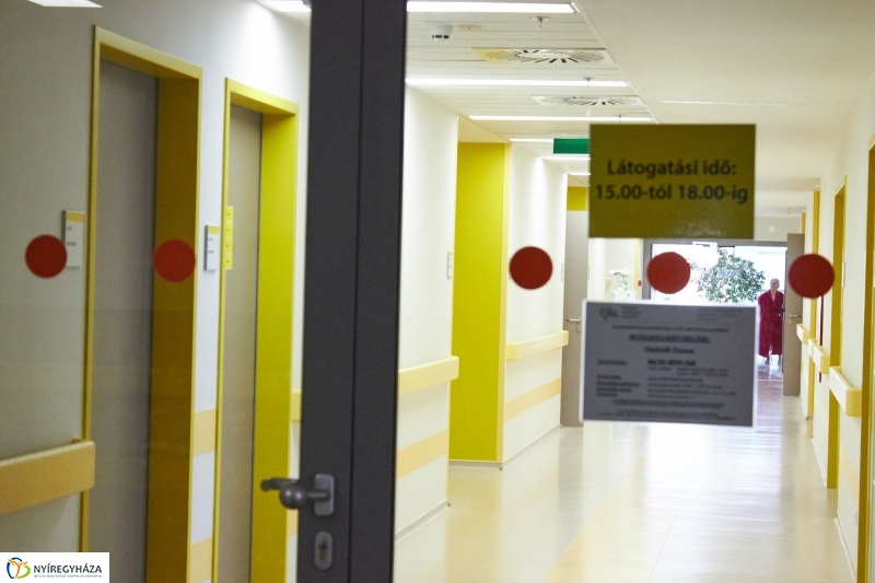 Szelektív hulladékgyűjtés a kórházban - fotó Szarka Lajos