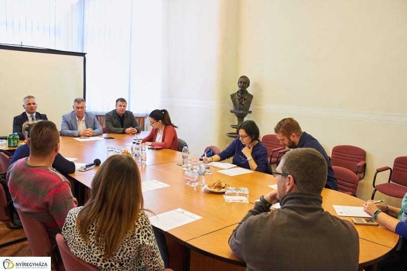 Szelektív hulladékgyűjtés a kórházban - fotó Szarka Lajos