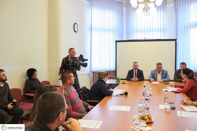 Szelektív hulladékgyűjtés a kórházban - fotó Szarka Lajos