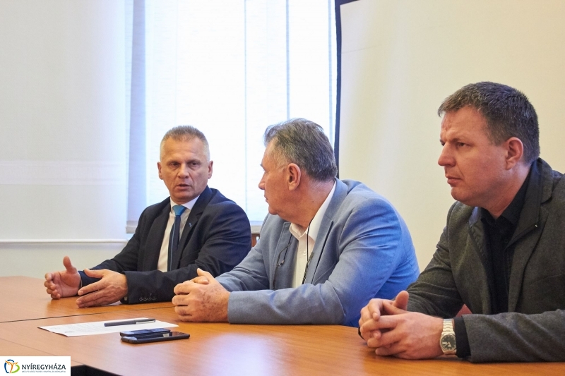 Szelektív hulladékgyűjtés a kórházban - fotó Szarka Lajos