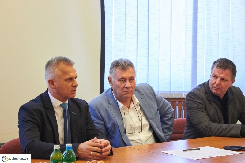 Szelektív hulladékgyűjtés a kórházban - fotó Szarka Lajos