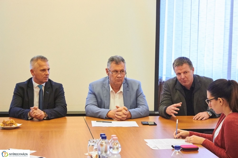 Szelektív hulladékgyűjtés a kórházban - fotó Szarka Lajos