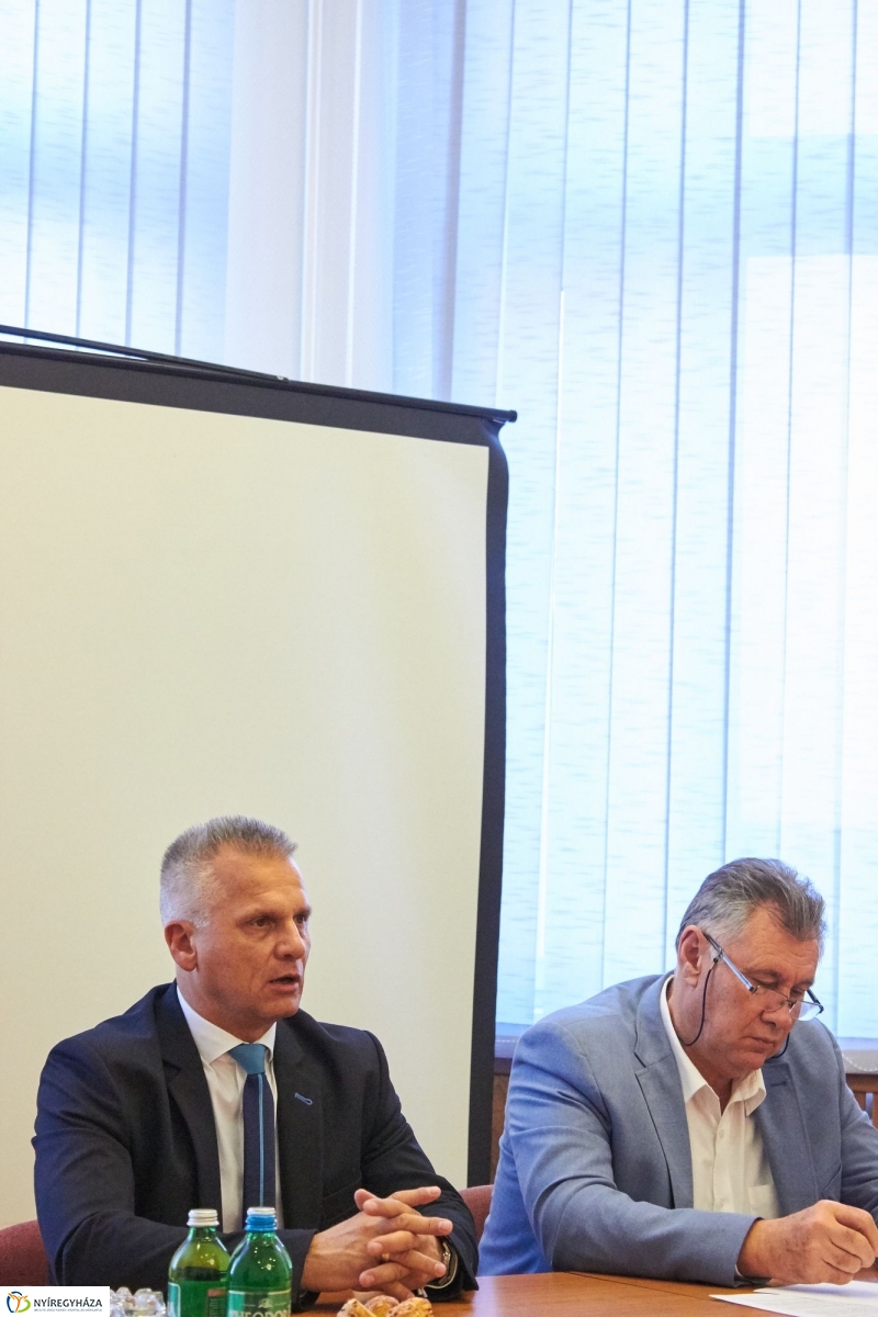 Szelektív hulladékgyűjtés a kórházban - fotó Szarka Lajos