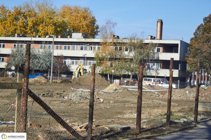 Parkolóház munkálatai a kórházban - fotó Szarka Lajos